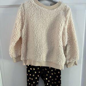 NWT 3T Girls 2-Piece Set: Faux Fur Sweater and Heart Detail Leggings